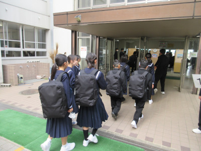 00朝の様子（学活） (52)