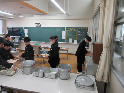 0410　給食準備 (8)