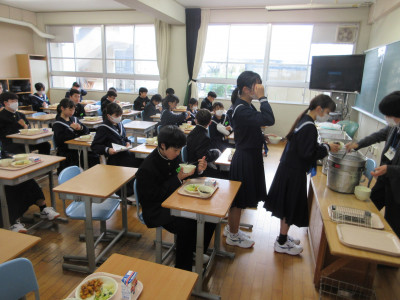 0410　給食準備 (12)