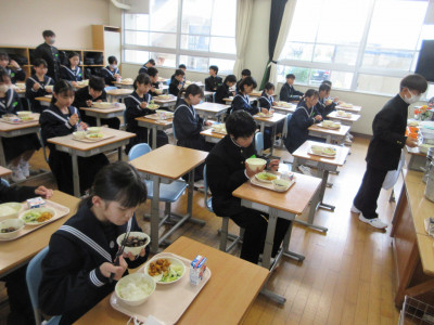 0410　給食準備 (13)
