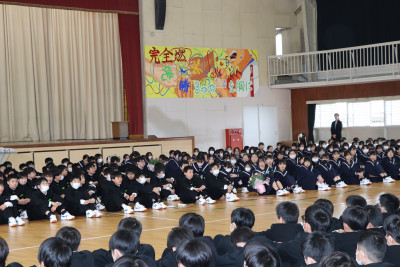 02　生徒会入会式 (49)