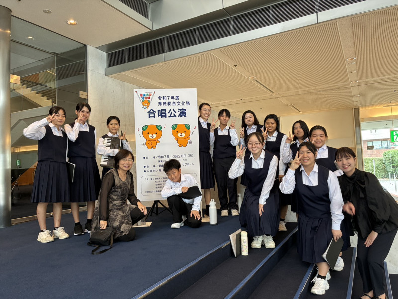 立て看板前集合写真